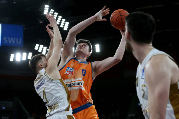 对手强势发 对手强势发