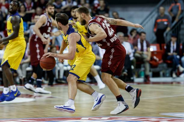 防守的同时 防守的同时